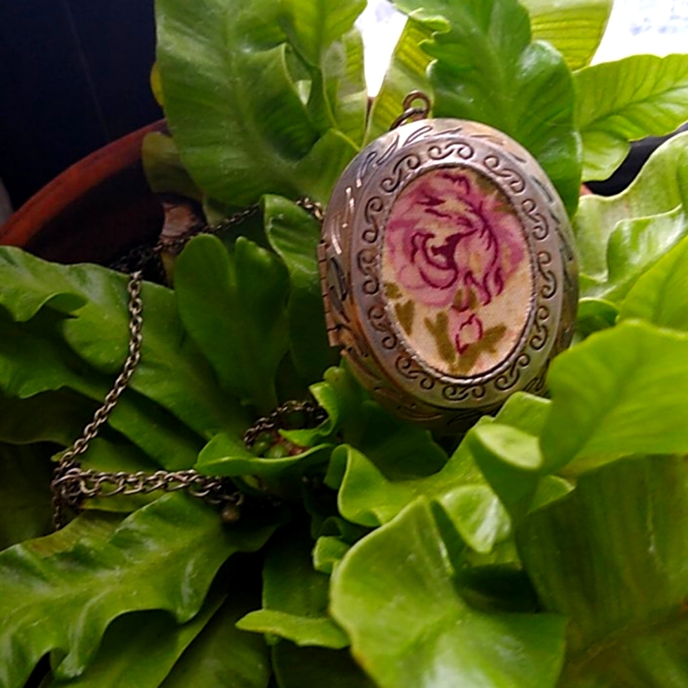 Rose locket